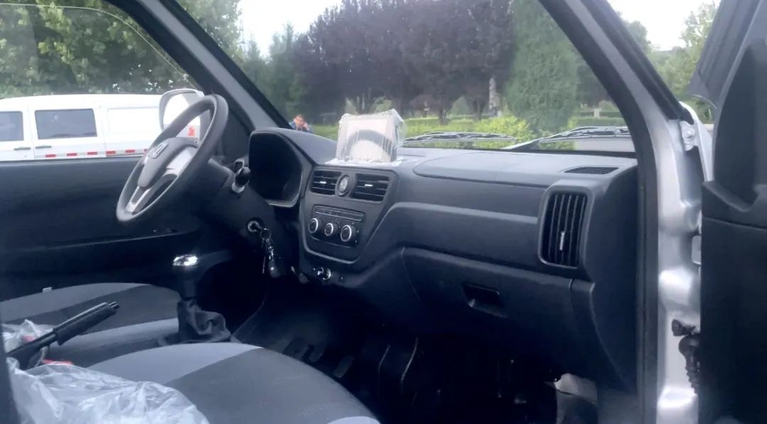 1695360983414938.jpg 成功斑马加长版内饰.jpg