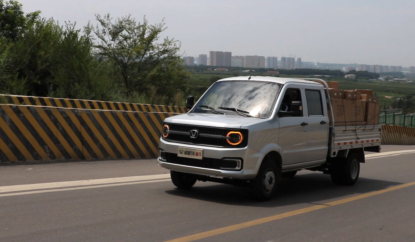 1704874413170497.png 角马拉货开灯实图.png