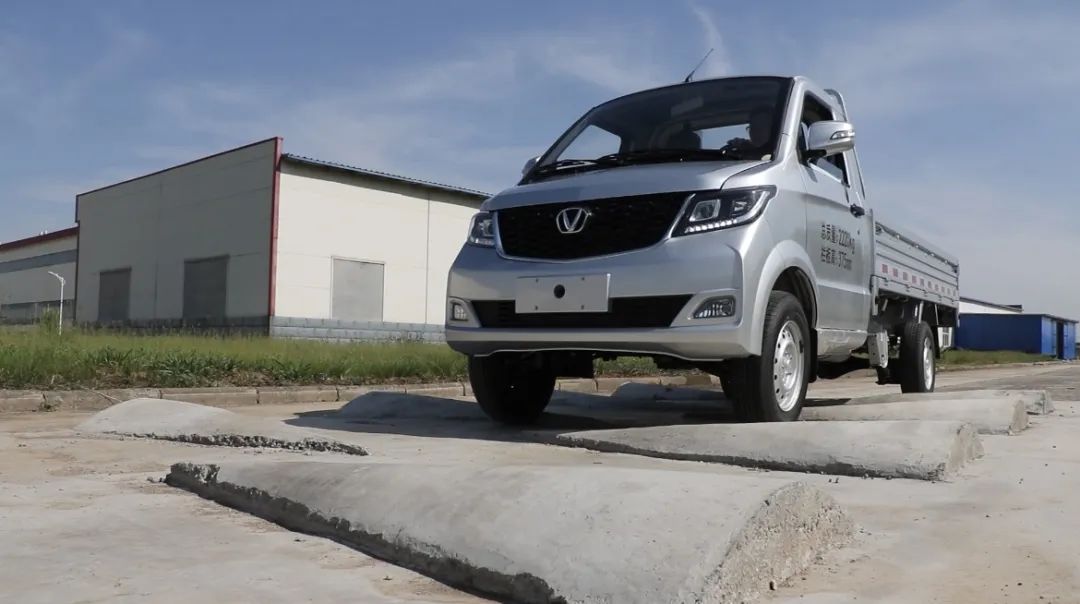 1708936148468802.jpg 斑马加长版实物正脸图.jpg