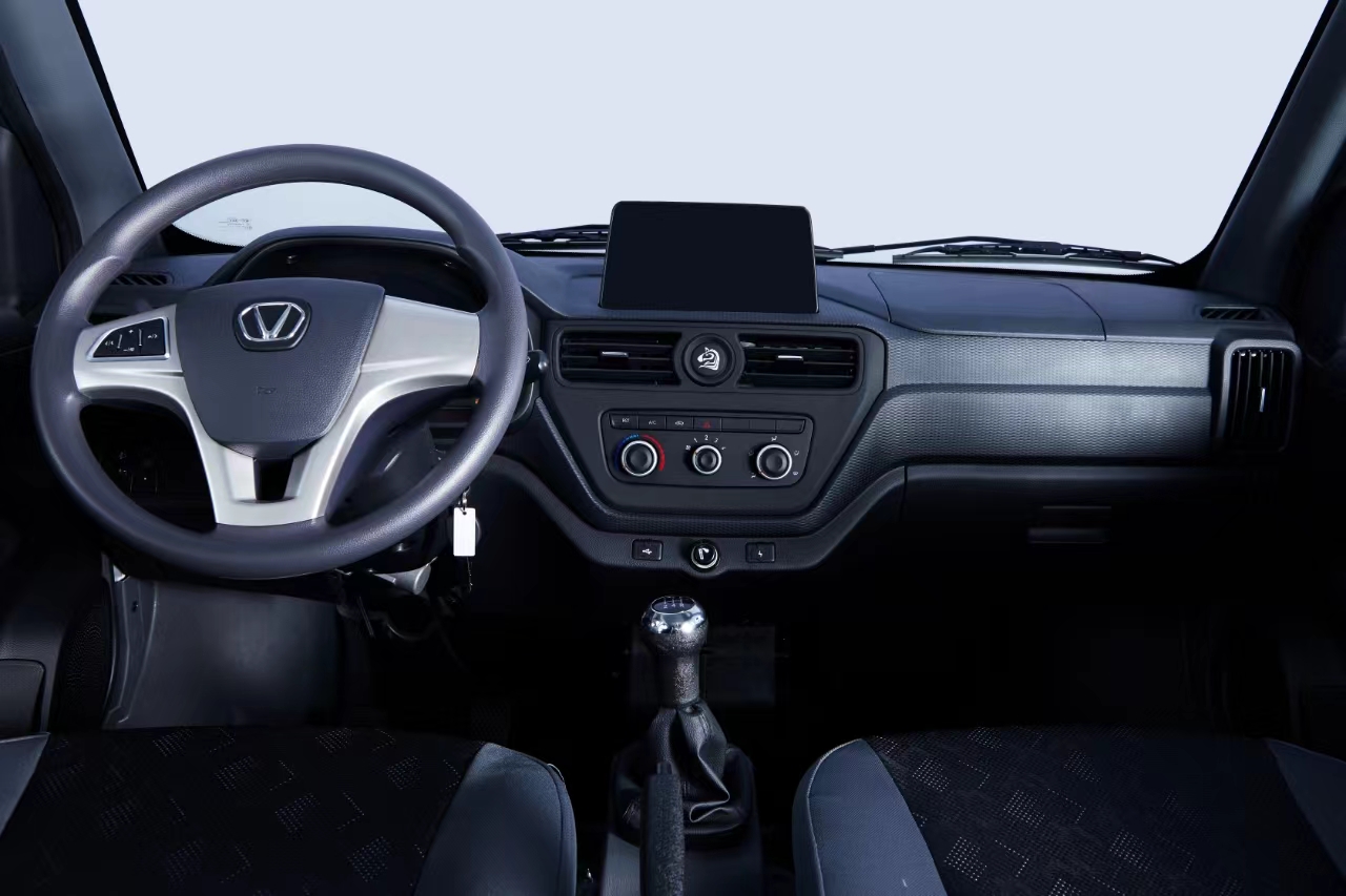 1710400587650120.jpg 斑马内视图带方向盘.jpg